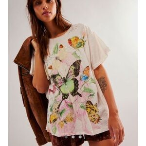 NWOT Magnolia Pearl Butterfly Spring Tee